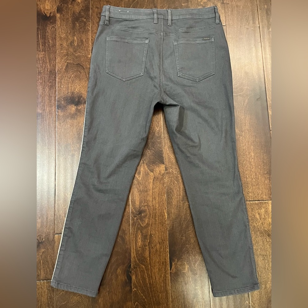 TOMMY BAHAMA WOMENS JEANS BORACAY GREY DENIM SIZE 12x28 - Picture 2 of 7